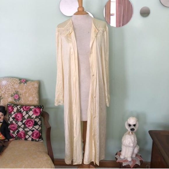 Lacy Vanity Fair Peignoir - Picture 1 of 7